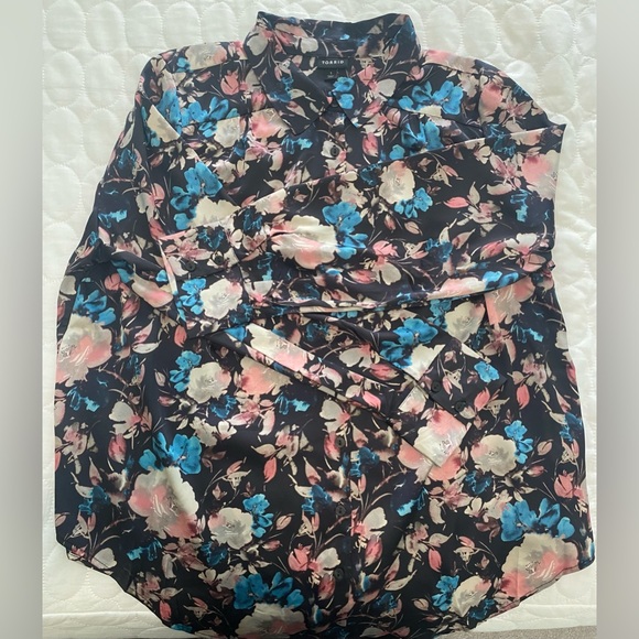 Torrid Madison Satin Button-Up Long Sleeve - colour: Light Box Floral - Size 1 - Picture 9 of 10